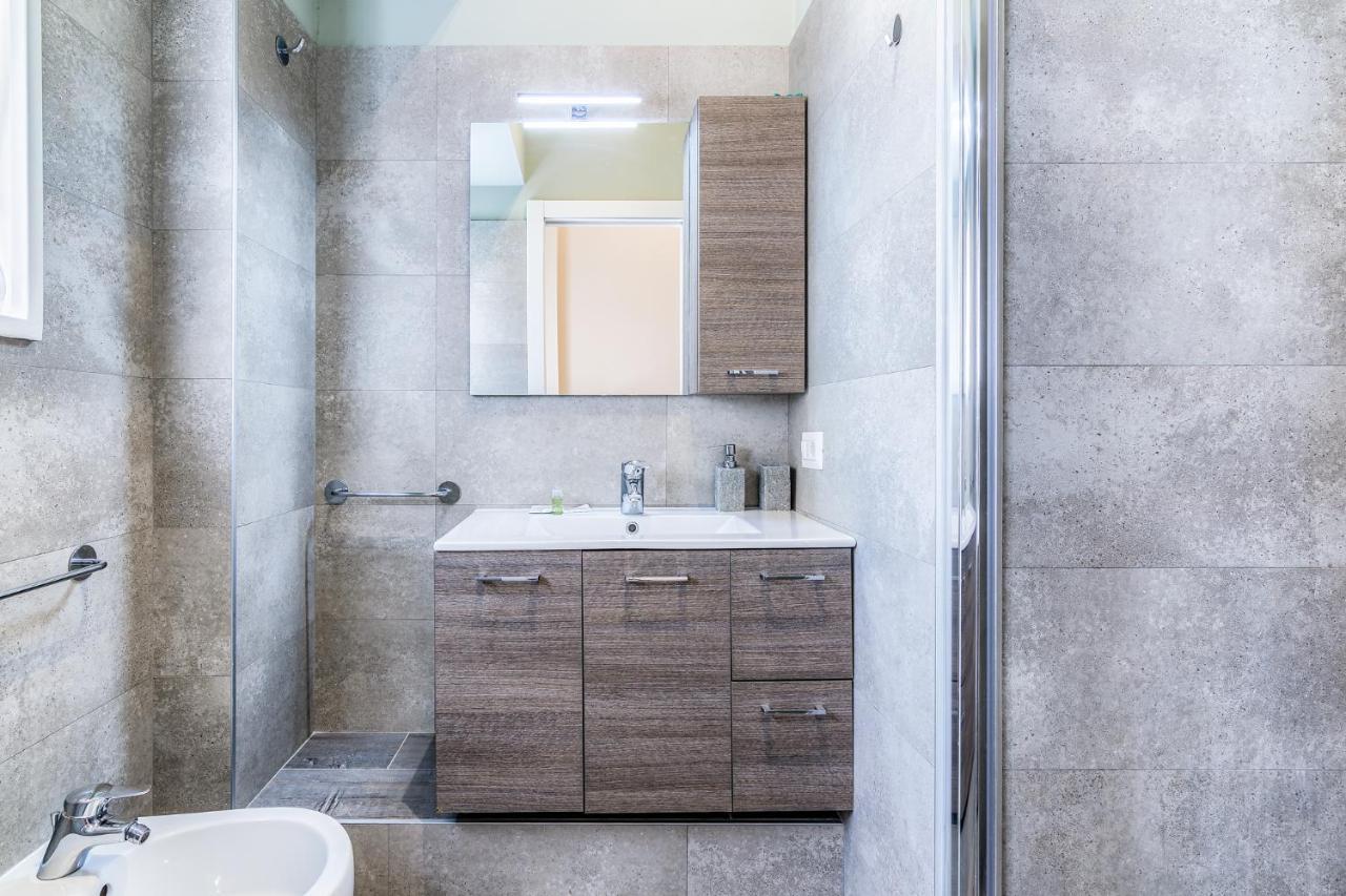 Mora Apartment Milan Bagian luar foto