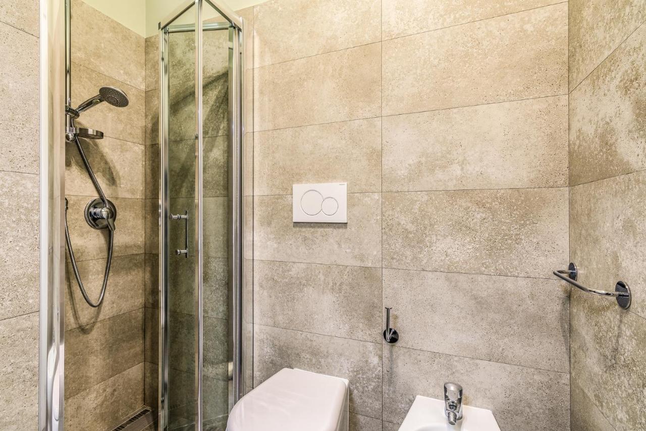 Mora Apartment Milan Bagian luar foto