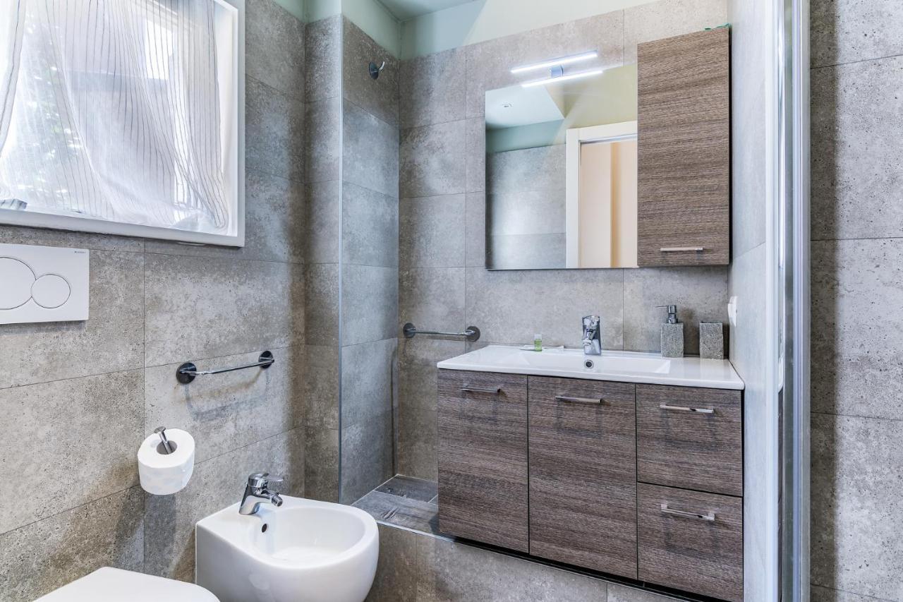Mora Apartment Milan Bagian luar foto