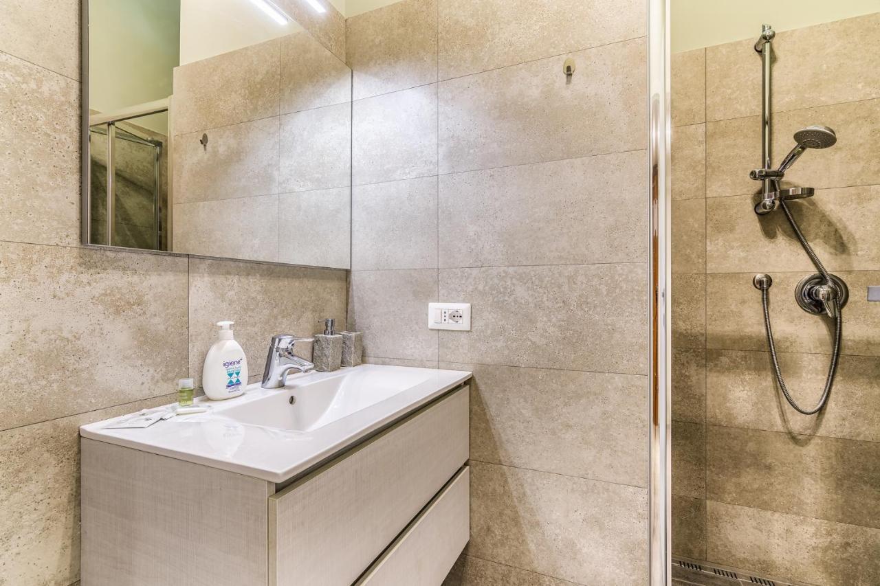 Mora Apartment Milan Bagian luar foto
